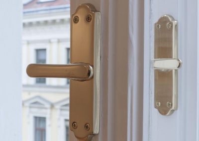 Altbauwohnung saniert - Detail Fenstergriff